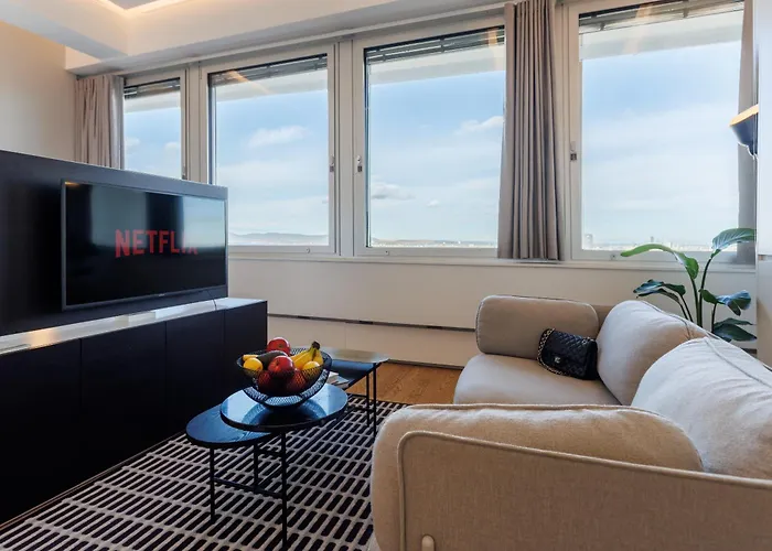 Skyline View - Gym - Restaurant - Parking Апартаменти *